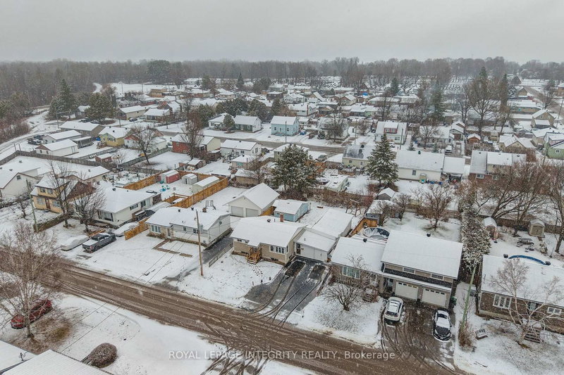 651 Lorne St W, Laurentian Valley, K8A 6T7 | Image 3