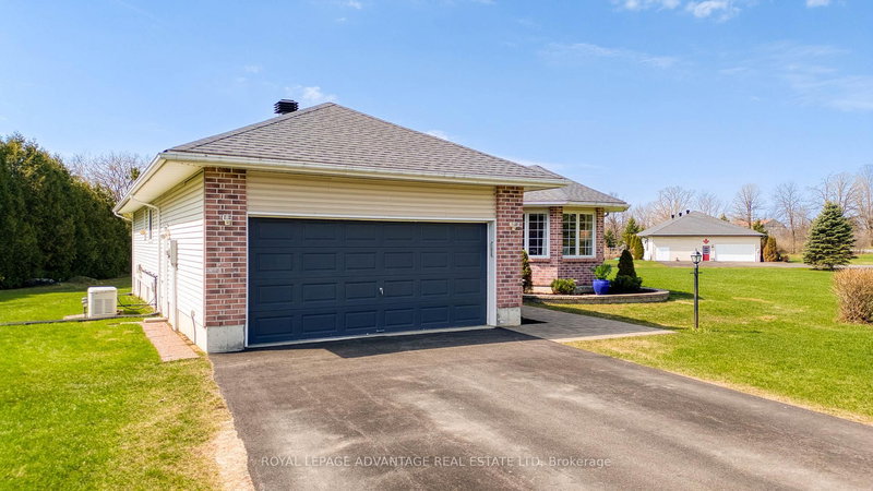 307 Somerville Dr, Perth, K7H 3C6 | Image 2