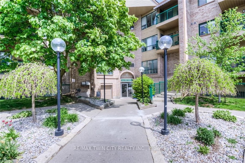 318 - 15 Hofstetter Ave, Kitchener, N2A 3Z7 | Image 2