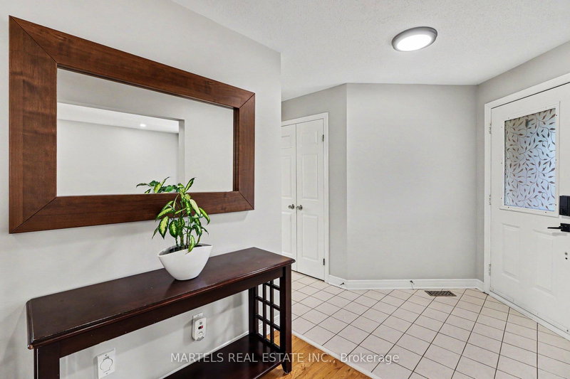 1113 Saint-Emmanuel Terr, Ottawa, K1C 2J6 | Image 2