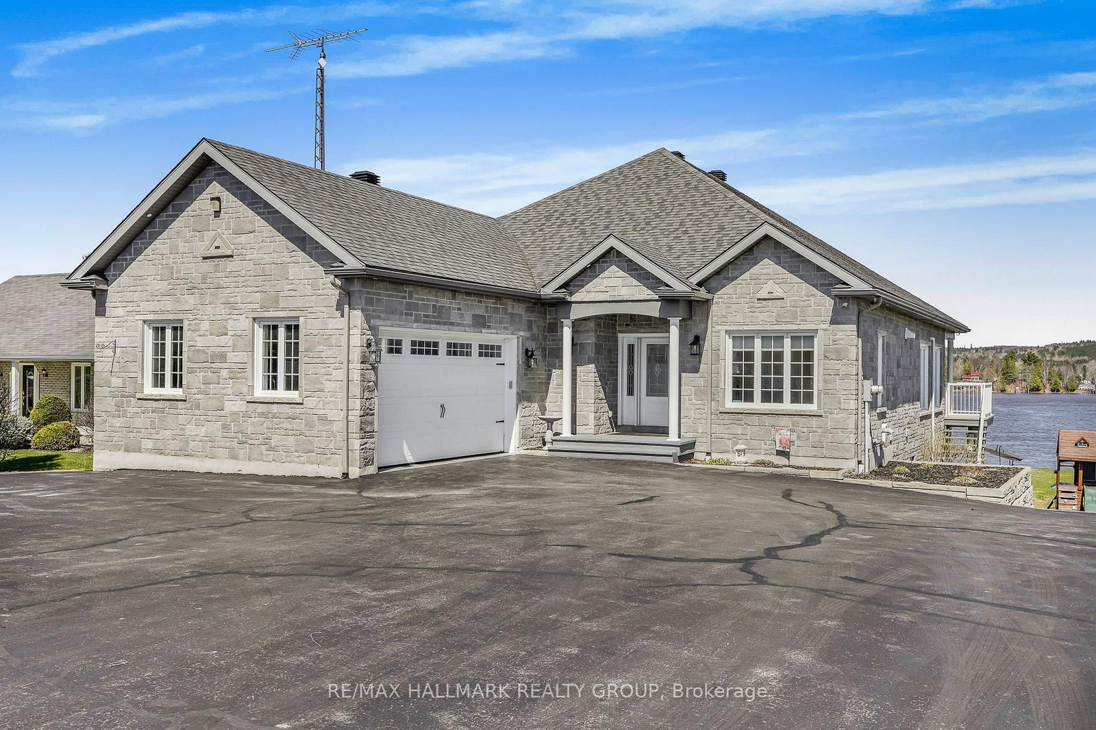 261 CONCESSION 1 Road • Alfred and Plantagenet, ON photo 4