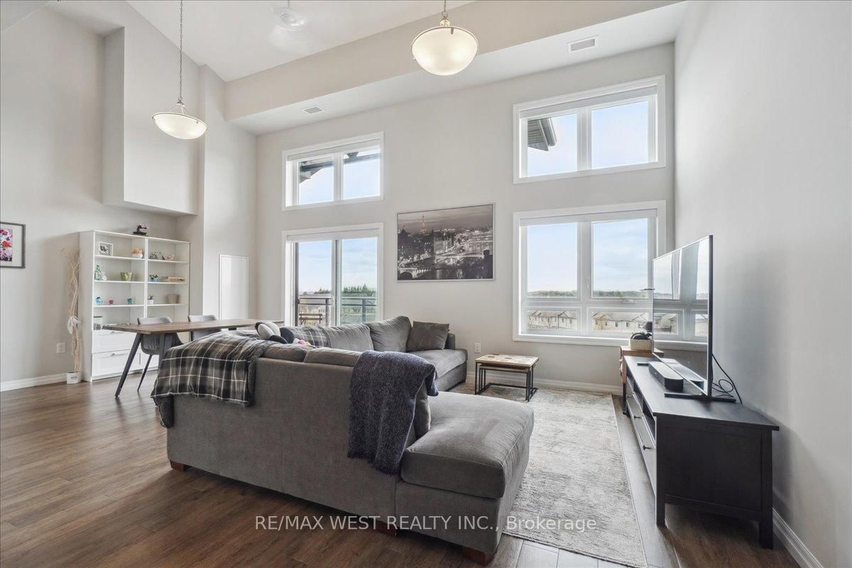 35 Kingsbury Square, Unit 413 - Photo 2