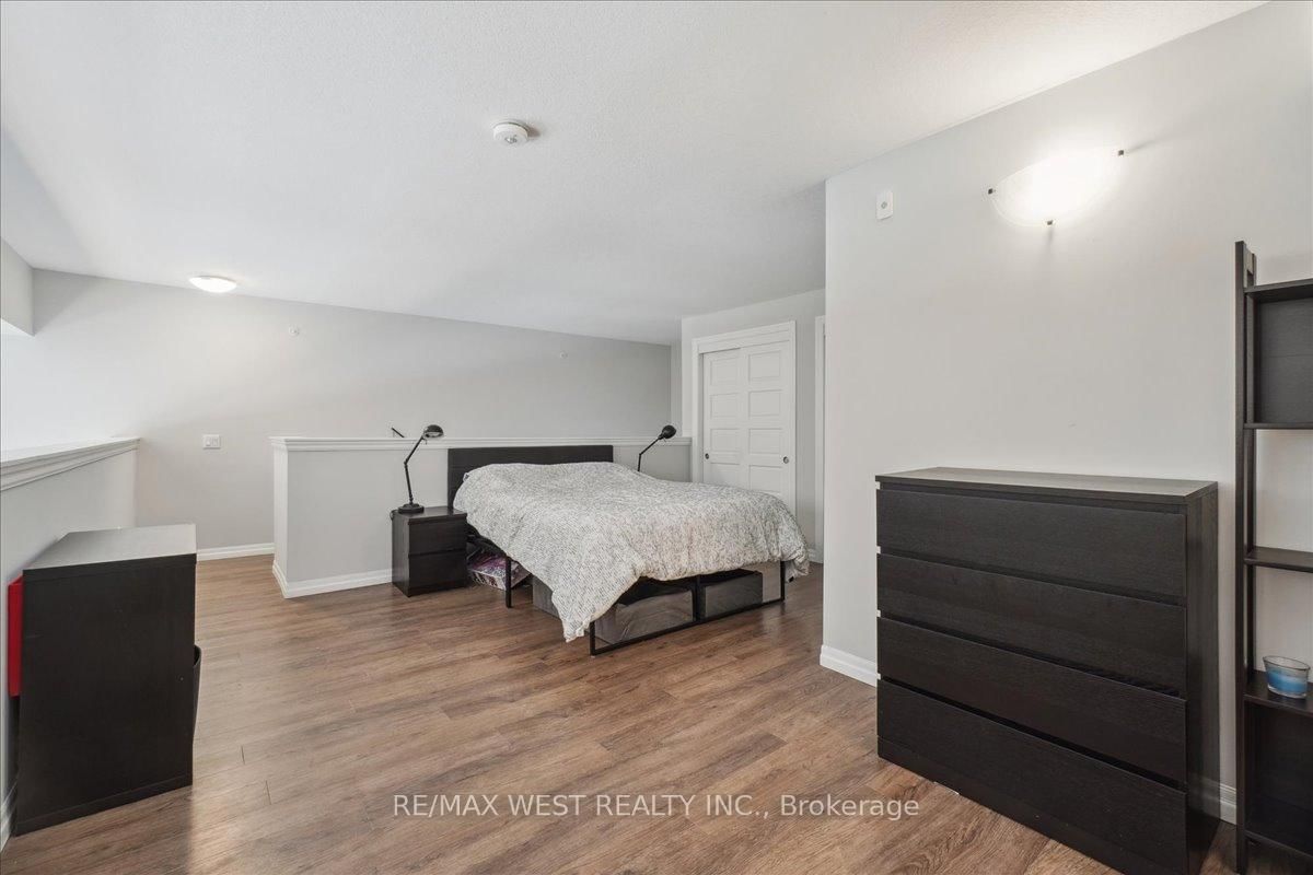 35 Kingsbury Square, Unit 413 - Photo 4