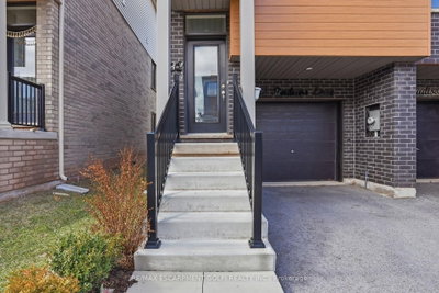 32 Radison Lane • Hamilton, ON photo 3