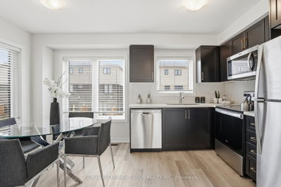 32 Radison Lane • Hamilton, ON photo 8