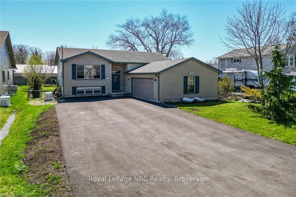 Detached House for sale at 3001 Young Avenue, Fort Erie, Ontario, L0S 1N0 - Ridgeway - MLS: X13042756