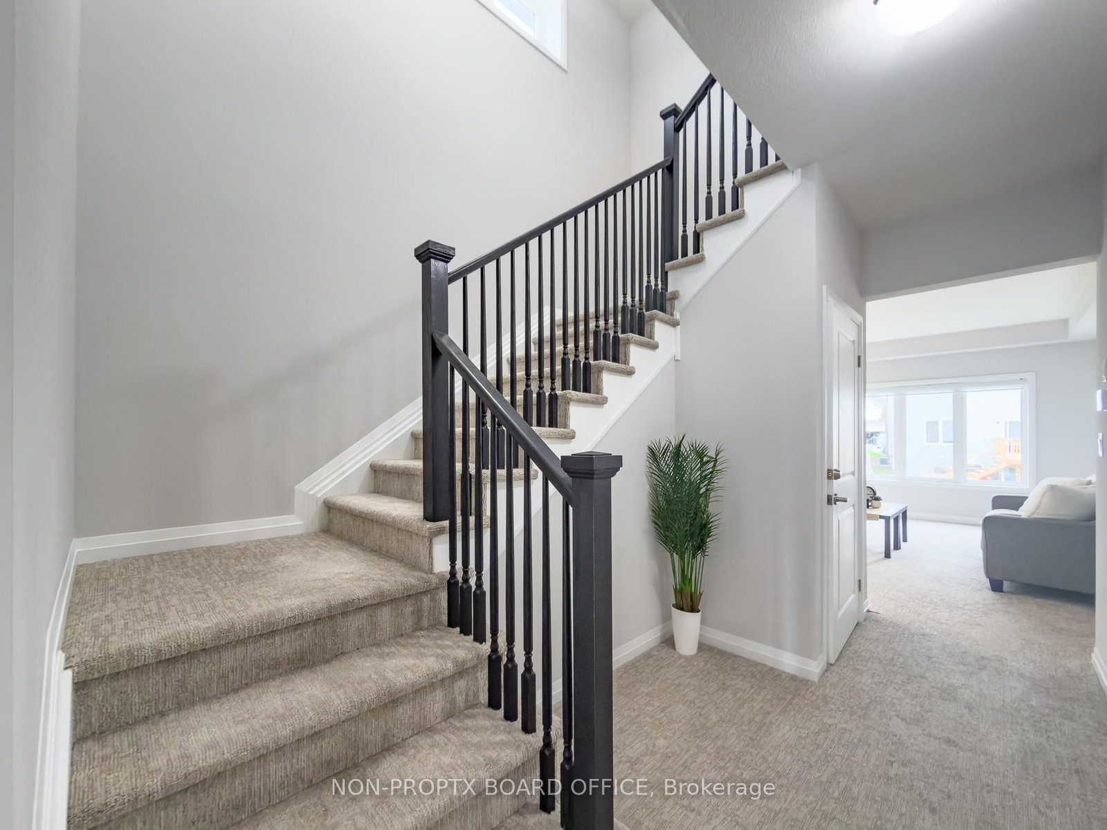105 Alicia Crescent - Photo 12