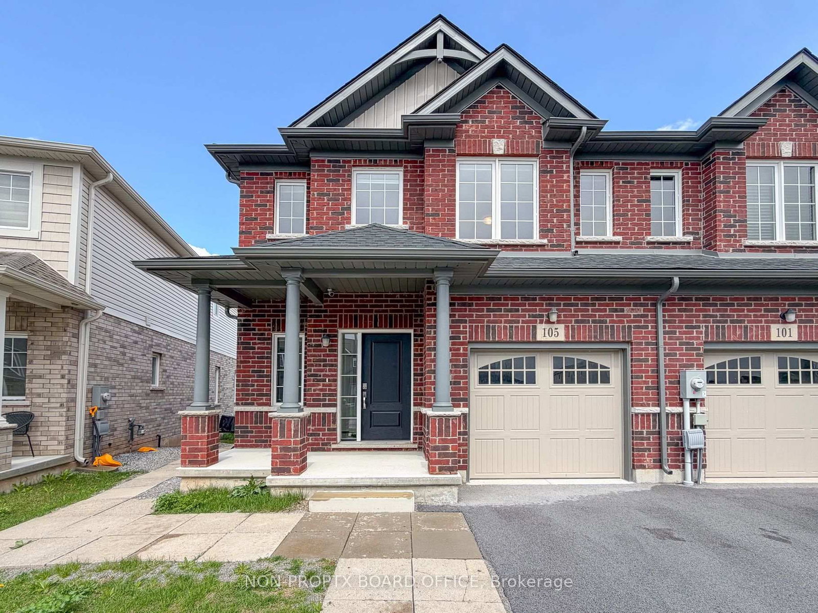 105 Alicia Crescent - Photo 2
