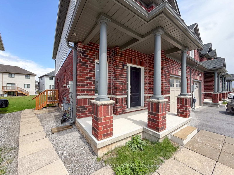 105 Alicia Cres, Thorold, L2V 0M2 | Image 3