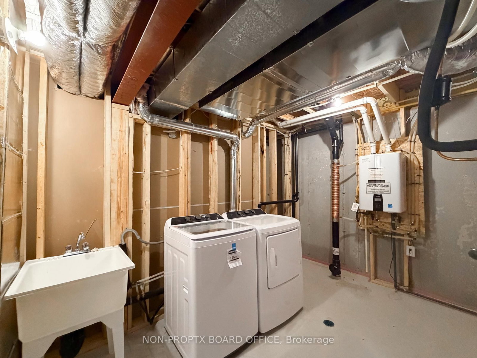 105 Alicia Crescent - Photo 43