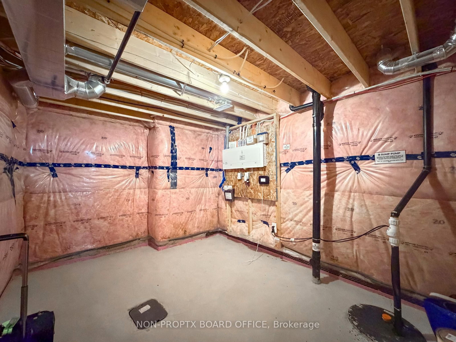 105 Alicia Crescent - Photo 45