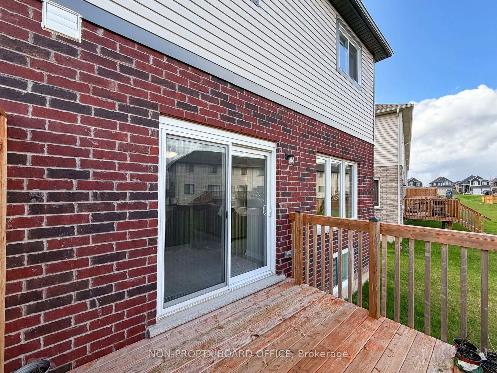 105 Alicia Crescent - Photo 6