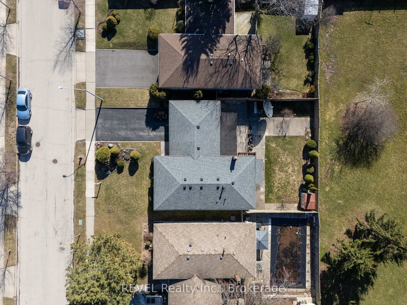 19 Lynwood Dr, Hamilton, L8E 3E7 | Image 2