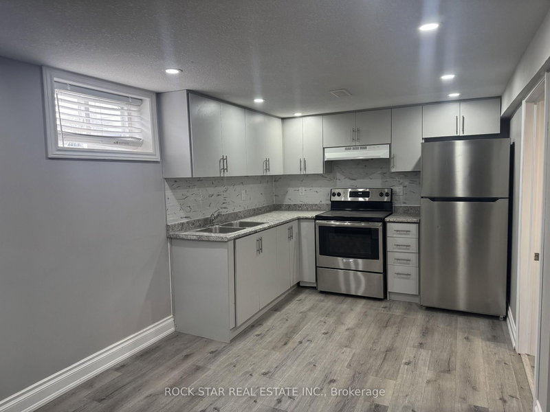 LOWER - 387 Upper Gage Ave, Hamilton, L8K 4X9 | Image 2