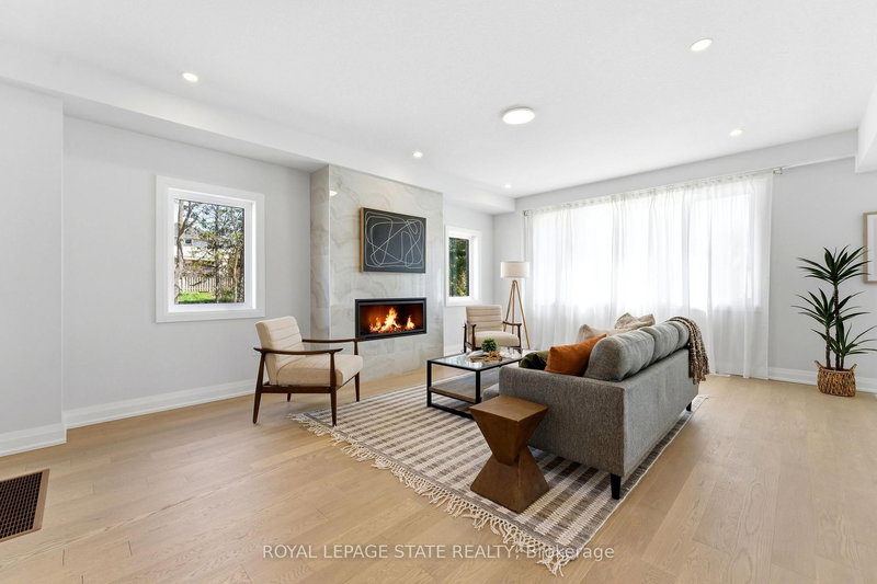 23 Woodvalley Crt, Hamilton, L9B 2S7 | Image 2