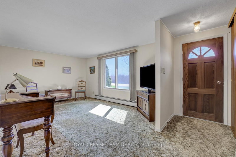 5523 Mitch Owens Rd, Ottawa, K1X 1C2 | Image 3
