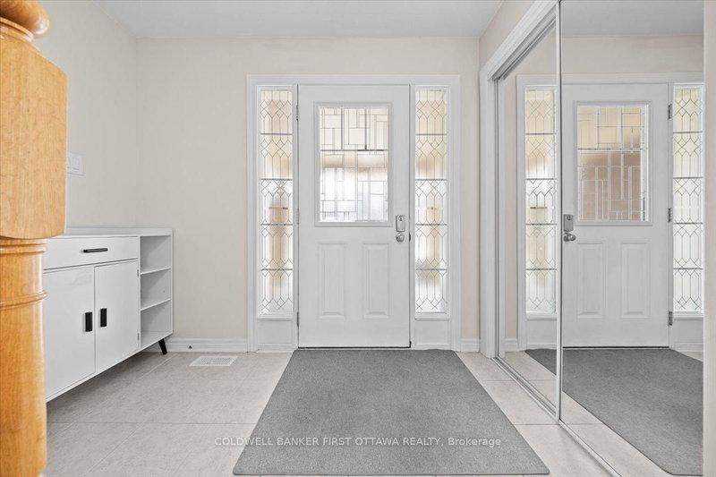 355 SWEETCLOVER Way, Ottawa, K4A 1E6 | Image 2