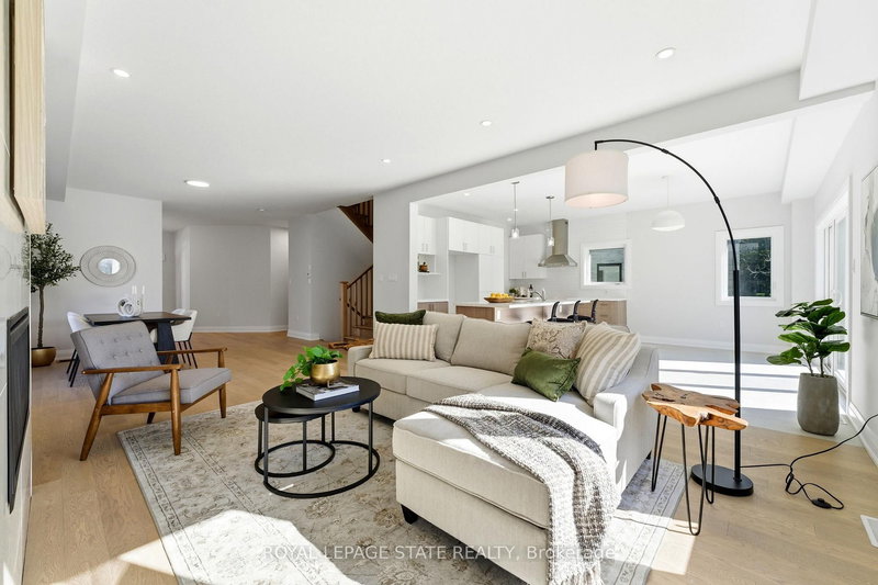 19 Woodvalley Crt, Hamilton, L9B 2S7 | Image 2