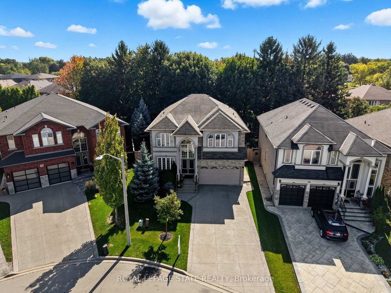 20 Lorupe Crt, Hamilton, L9G 0C8 | Image 2
