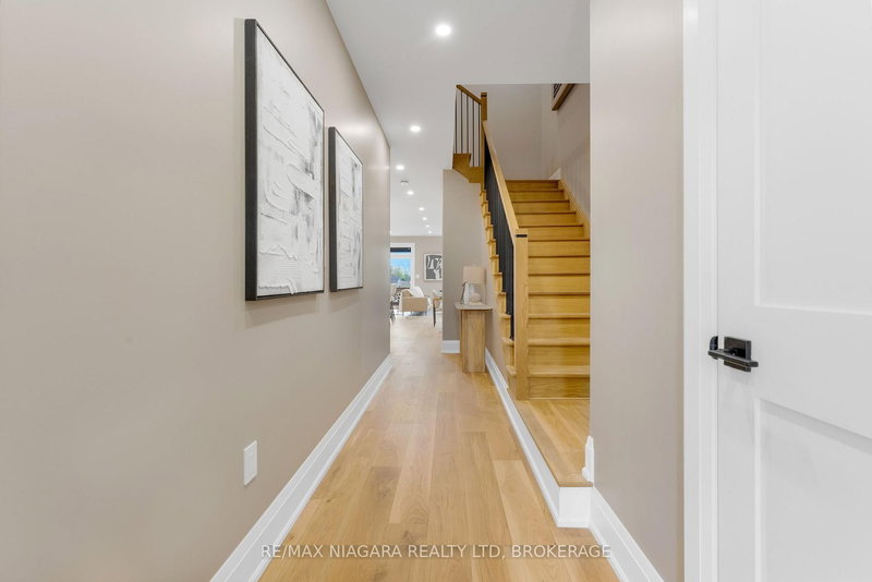 6200 Curlin Cres, Niagara Falls, L2H 0B8 | Image 2