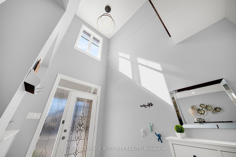 568 Egret Way, Ottawa, K2C 3H2 | Image 2