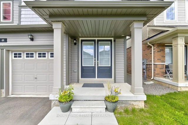 44 Cottonwood Crescent