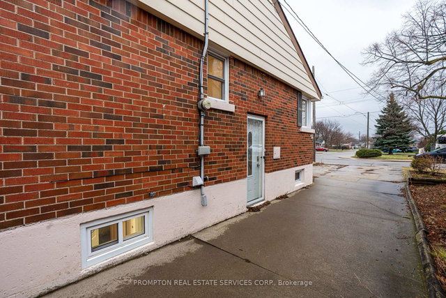 Lower - 16 Fernwood Crescent