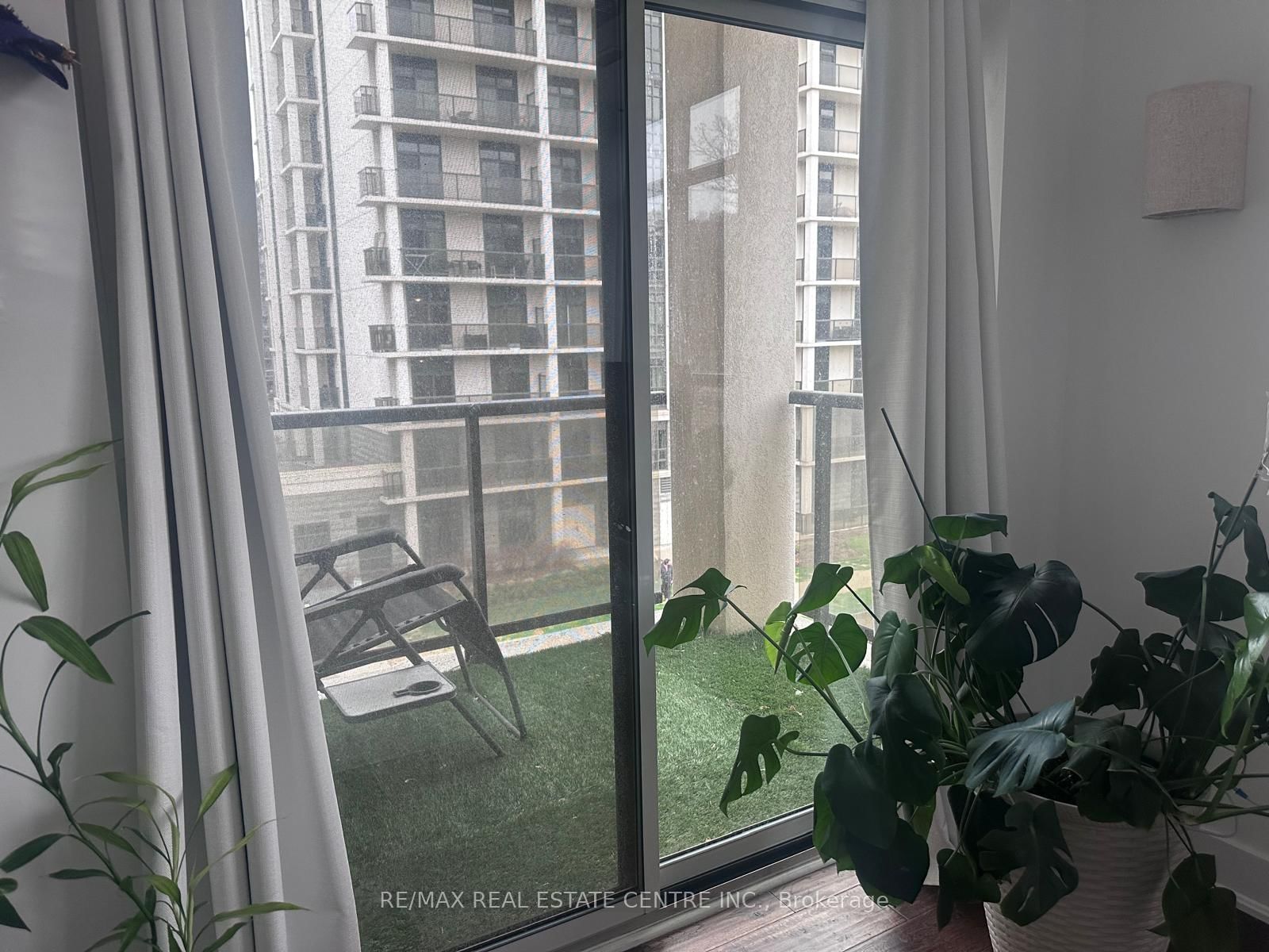 90 Charlton Avenue W, Unit 303 - Photo 10