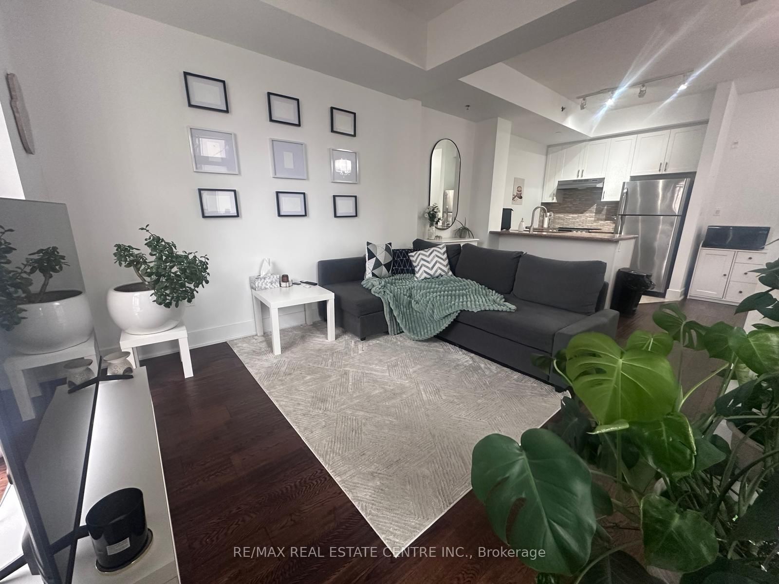 90 Charlton Avenue W, Unit 303 - Photo 12