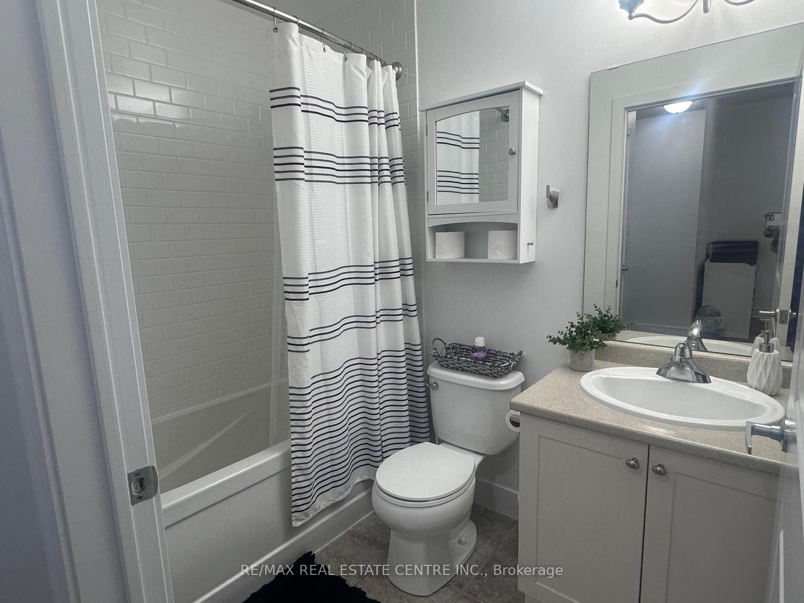 90 Charlton Avenue W, Unit 303 - Photo 13