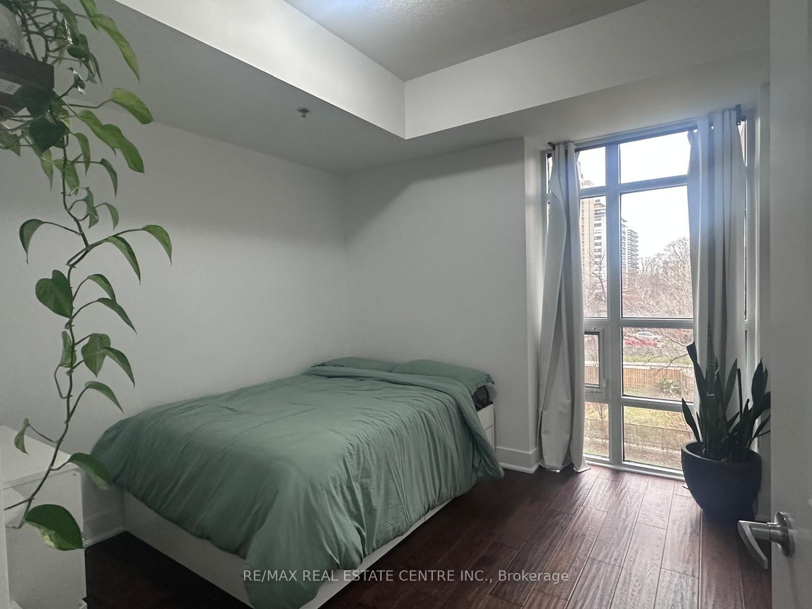 90 Charlton Avenue W, Unit 303 - Photo 14