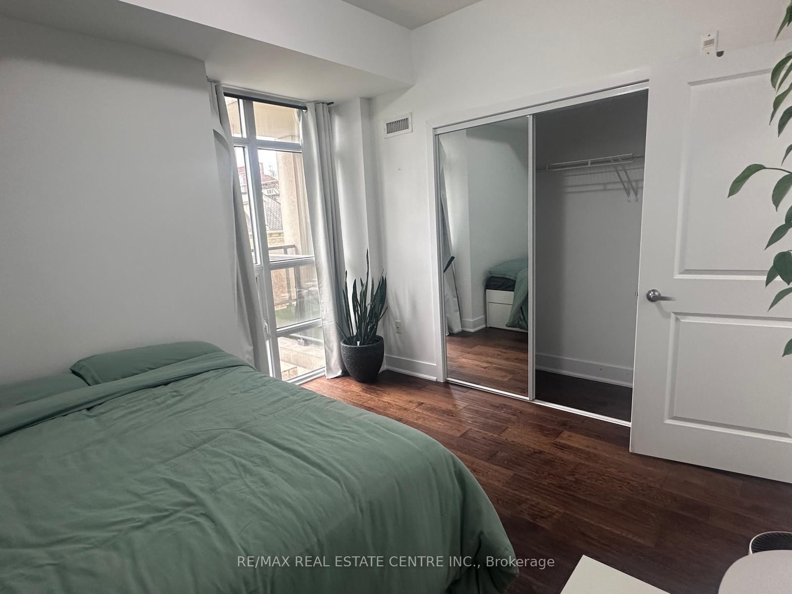 90 Charlton Avenue W, Unit 303 - Photo 15