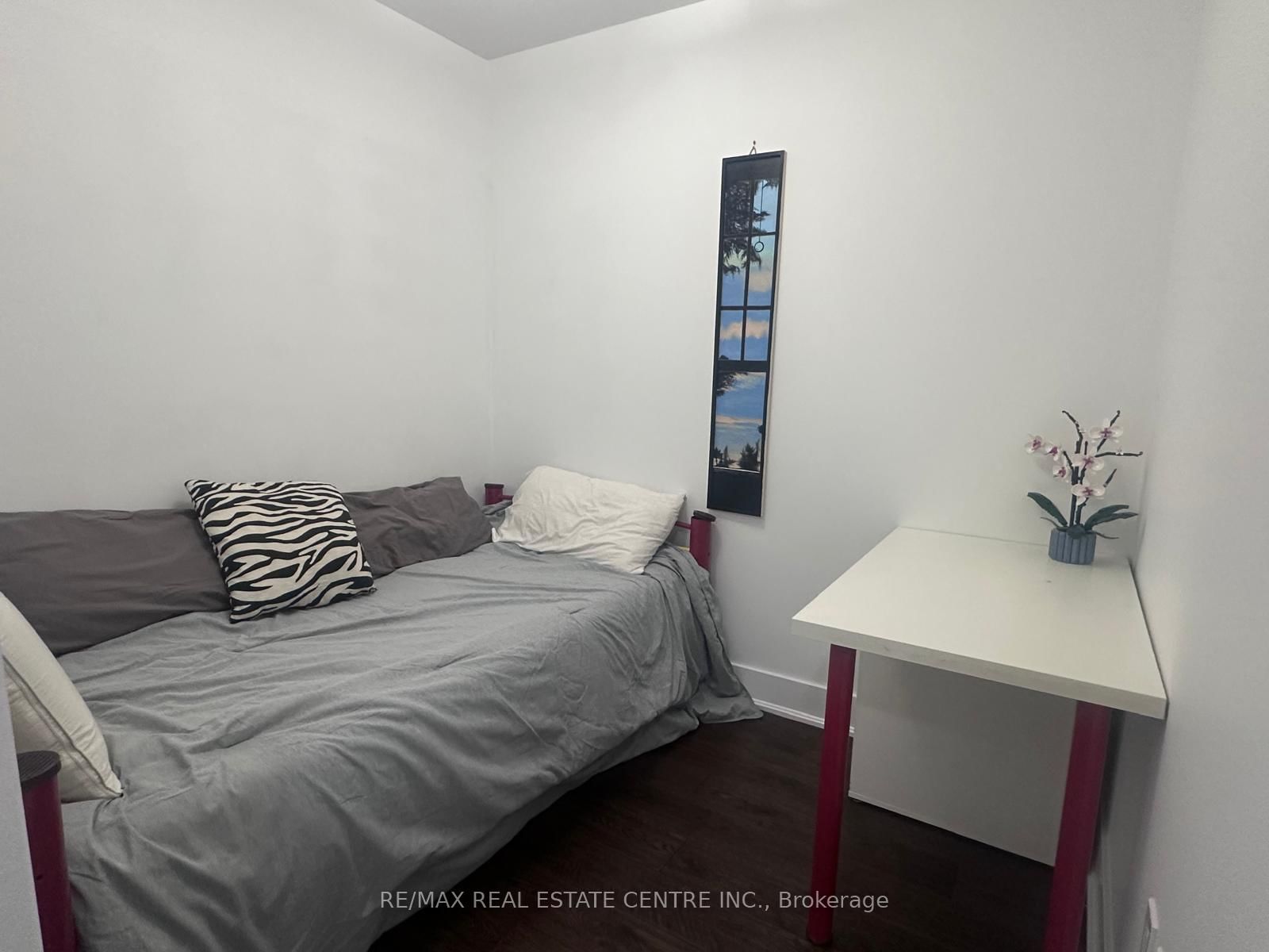 90 Charlton Avenue W, Unit 303 - Photo 16