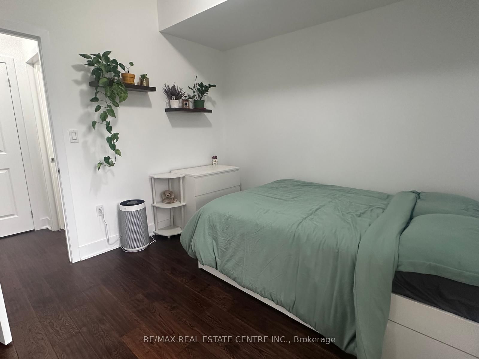 90 Charlton Avenue W, Unit 303 - Photo 17