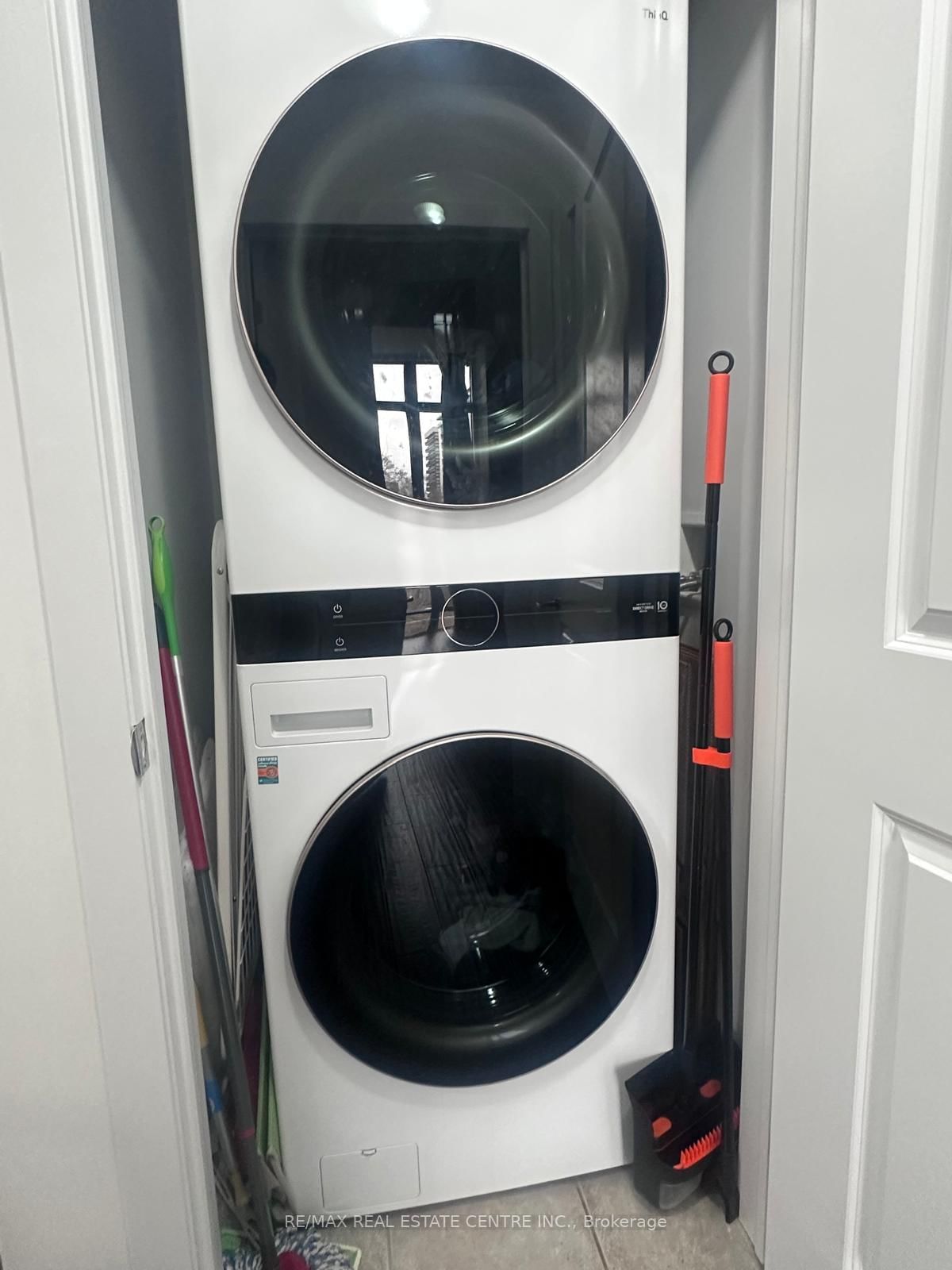 90 Charlton Avenue W, Unit 303 - Photo 18