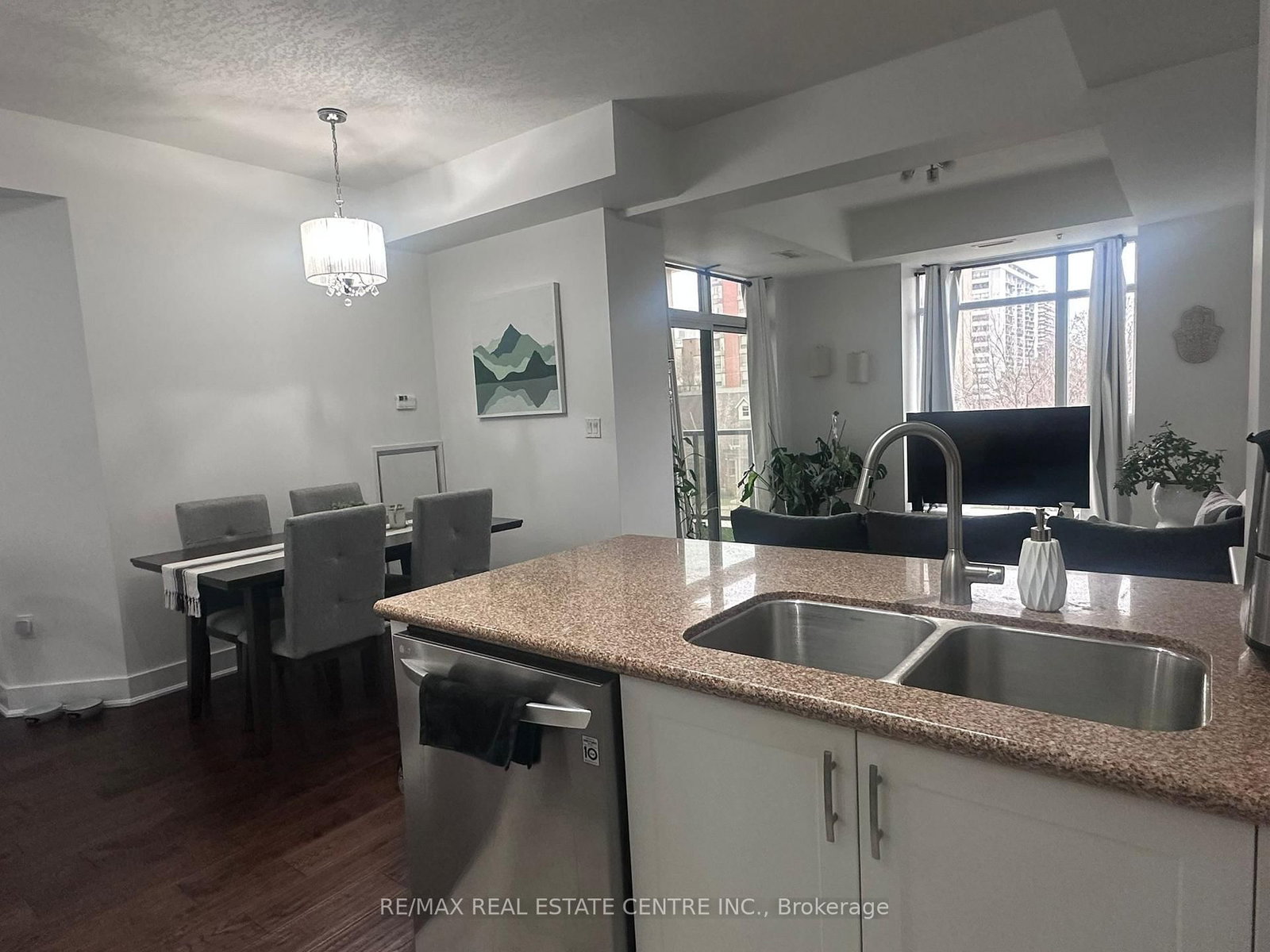 90 Charlton Avenue W, Unit 303 - Photo 2