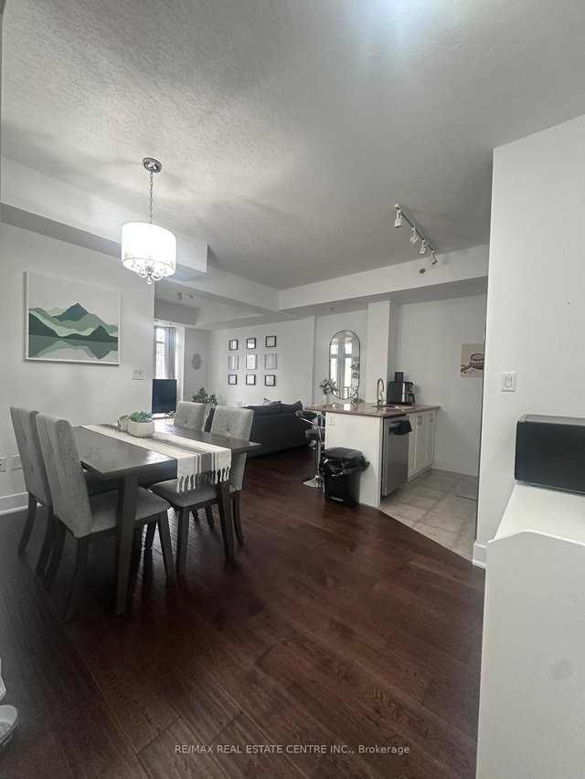 303 - 90 Charlton Avenue W
