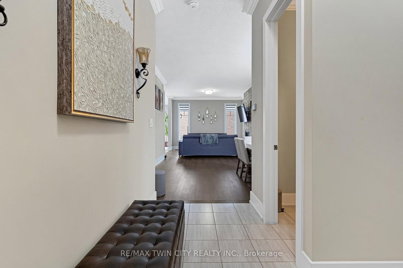 900 Pondcliffe Dr, Kitchener, N2R 0M9 | Image 2