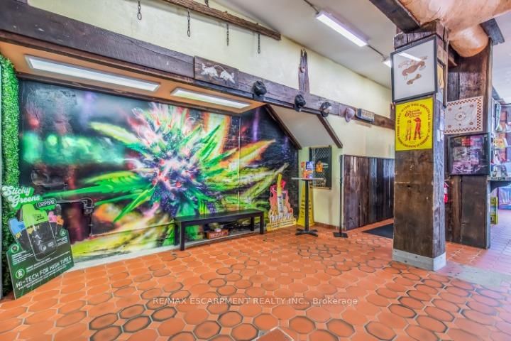 38 Hess Street S