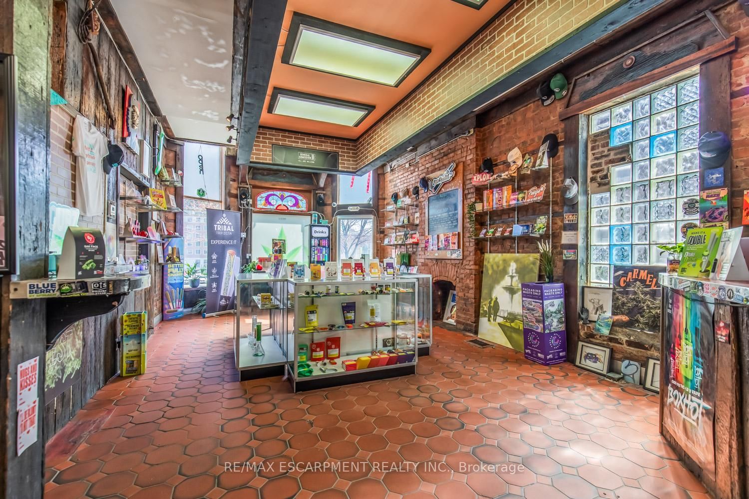 38 Hess Street S