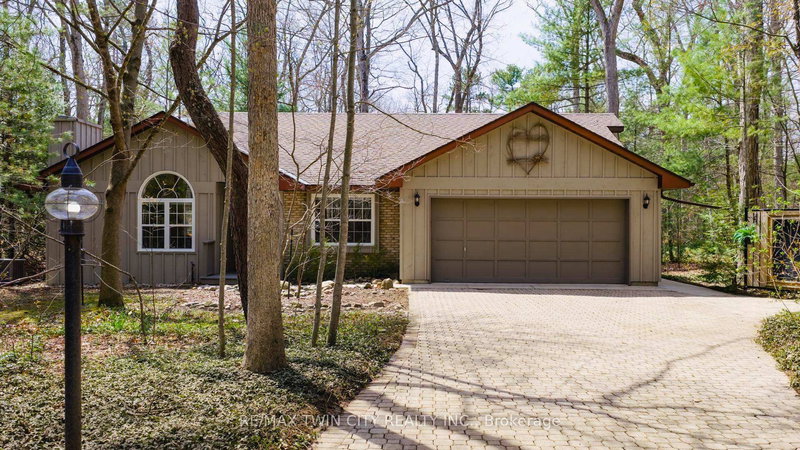 10325 Grand Oaks Dr, Lambton Shores, N0M 1T0 | Image 2