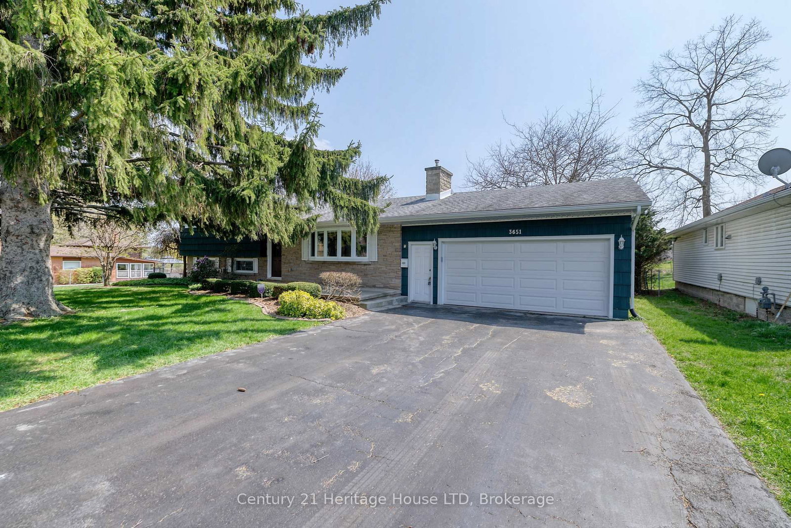 Detached House for sale at 3651 Connection Drive, Fort Erie, Ontario, L0S 1N0 - Ridgeway - MLS: X13044760