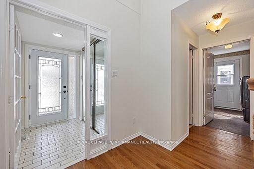 2023 Rolling Brook Dr, Ottawa, K1W 1C9 | Image 2