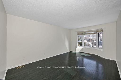 2023 Rolling Brook Dr, Ottawa, K1W 1C9 | Image 3