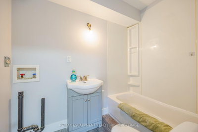 13 Chestnut Lane • St. Catharines, ON photo 6