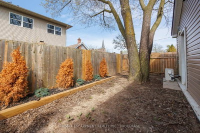 13 Chestnut Lane • St. Catharines, ON photo 9