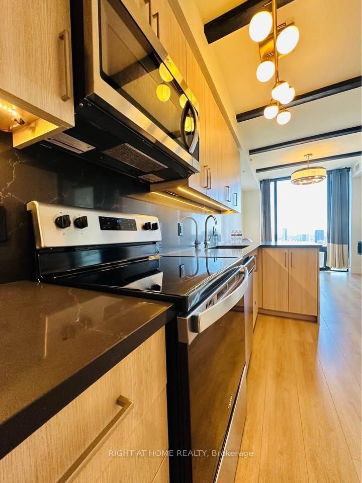 24 - 145 Columbia St W, Waterloo, N2L 0K7 | Image 3