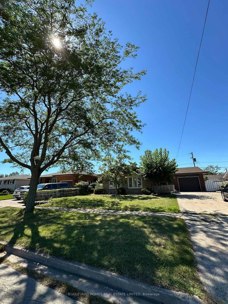 66 Watt Ave, Welland, L3B 1J3 | Image 2