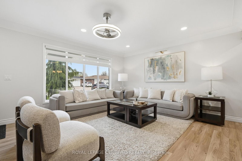 2435 Mckay Ave, Windsor, N9E 2P4 | Image 2