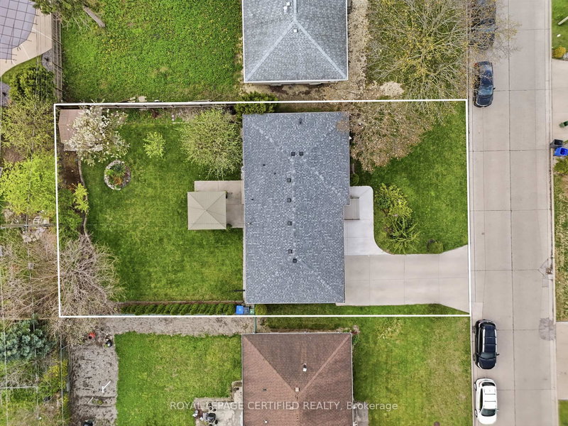 2435 Mckay Ave, Windsor, N9E 2P4 | Image 3